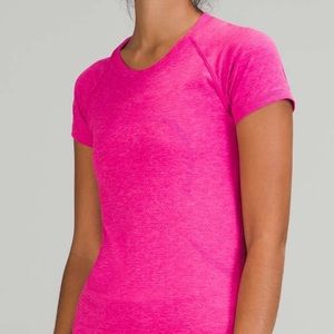 Lululemon Swiftly Tech Short Sleeve Shirt 2.0 *Race Length
Pow Pink size 8